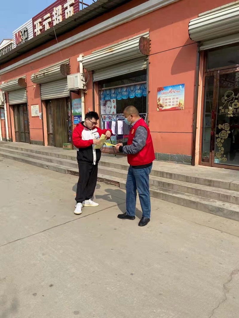 各社区志愿者发放宣传单，宣传文明祭祀和疫情防控各项要求 (7).jpg