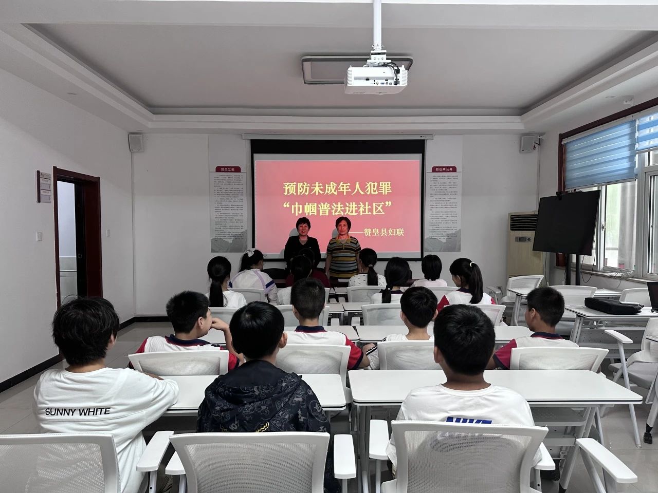 预防未成年人犯罪普法进社区1.jpg