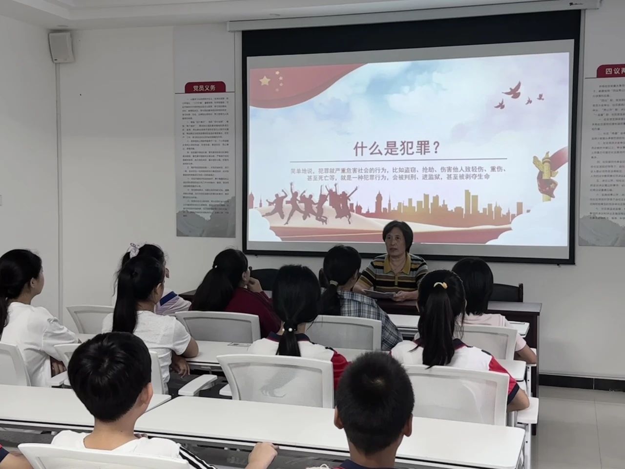 预防未成年人犯罪普法进社区2.jpg