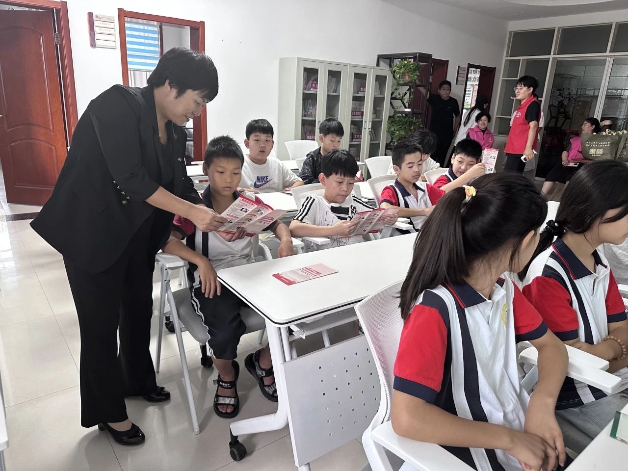 预防未成年人犯罪普法进社区3.jpg