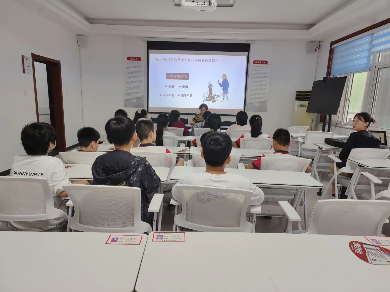 预防未成年人犯罪普法进社区7.jpg