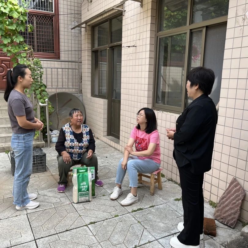 赞皇妇联开展浓浓中秋节慰问暖人心关爱服务活动1.jpg