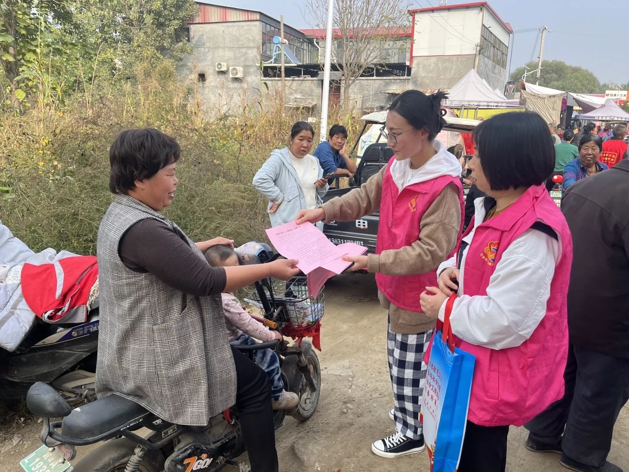 妇联三下乡4.jpg