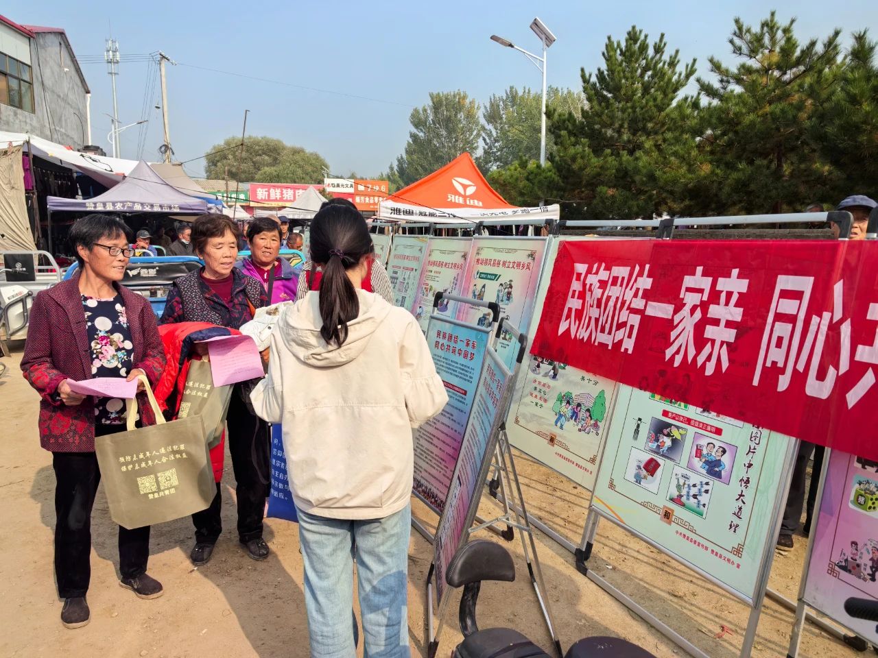 三下乡 唱戏3.jpg