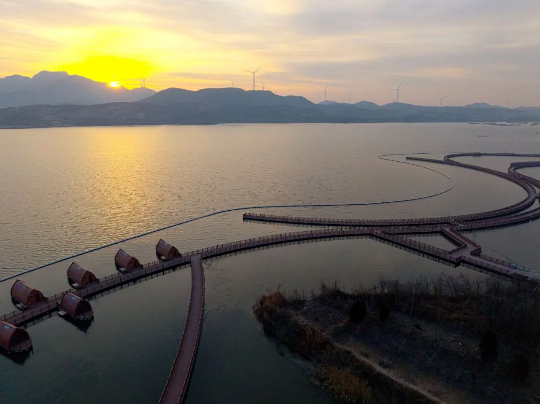 日出天台湖6.jpg