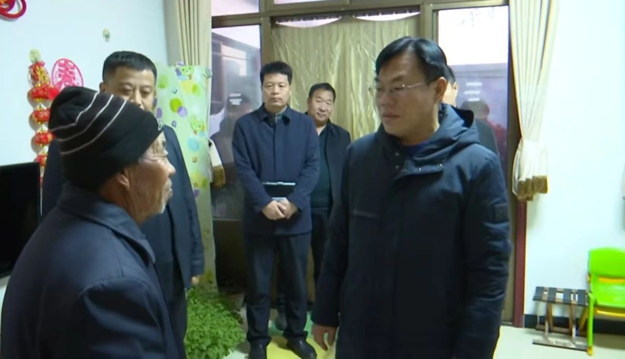 卢占军开展“走亲住农家、暖心办实事”活动