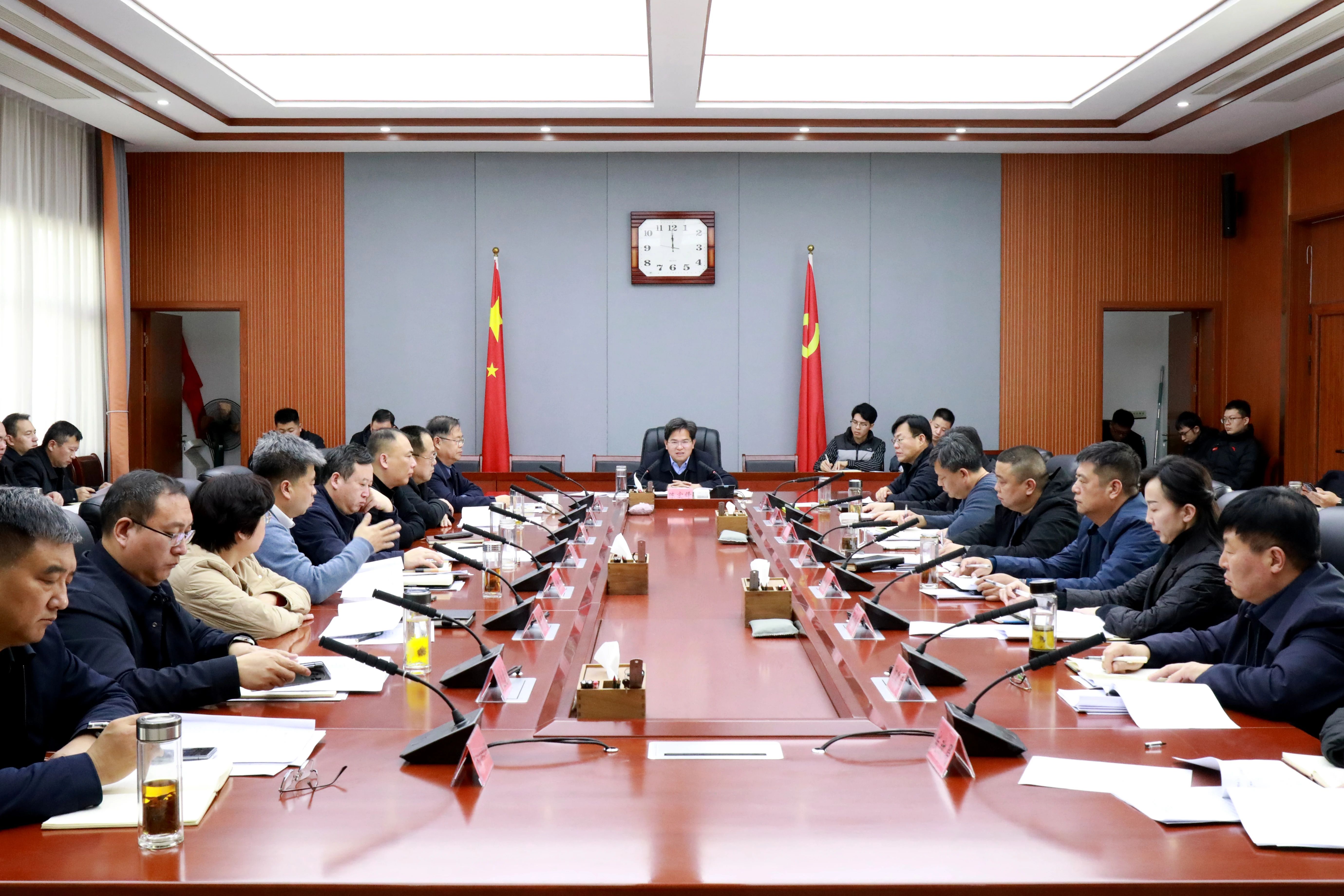 县委专题会议召开 听取县城建设攻坚指挥部2024年工作总结和2025年工作谋划汇报