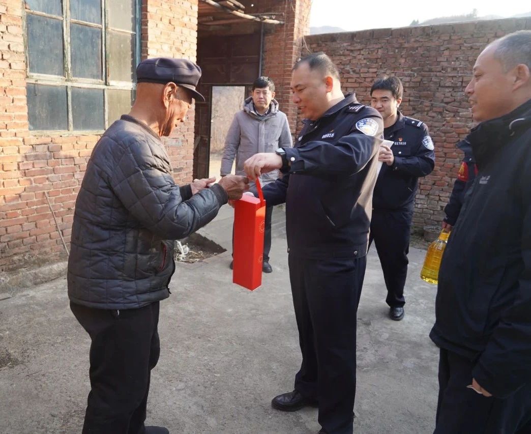 公安局新春走基层2.jpg
