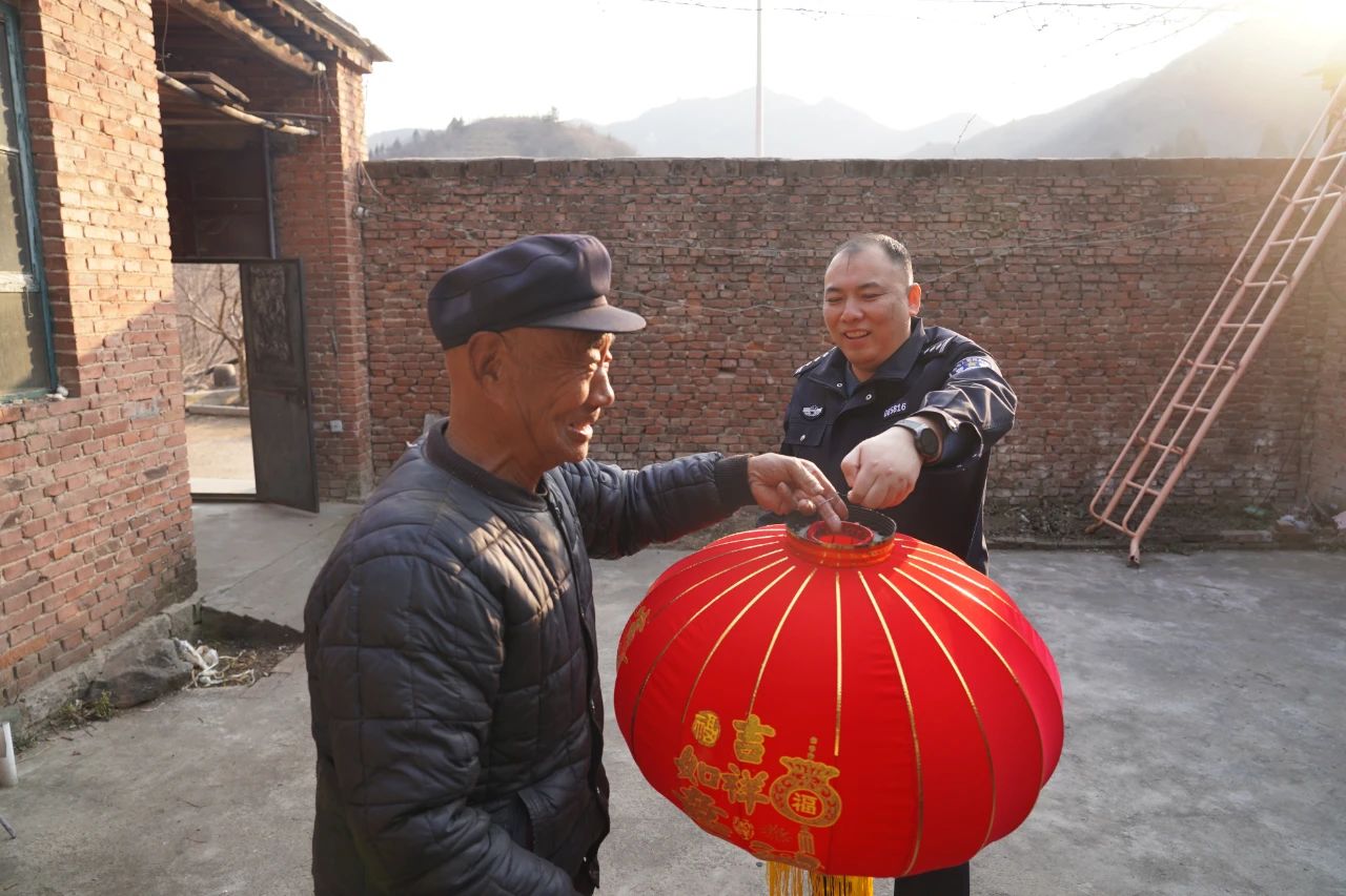 公安局新春走基层3.jpg